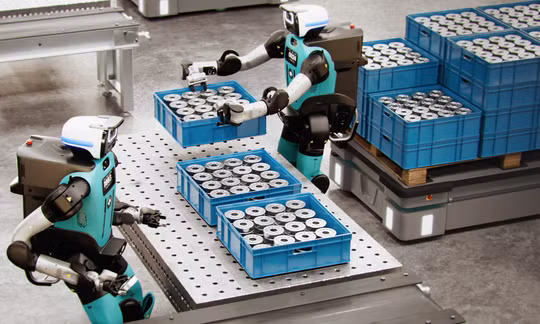 Robot hình người Digit 5 trong nhà máy. Ảnh: Agility Robotics