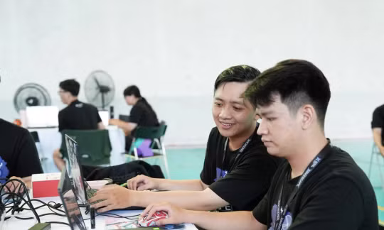 Các đội dự vòng chung kết UAV SkyTrack Hackathon 2026.