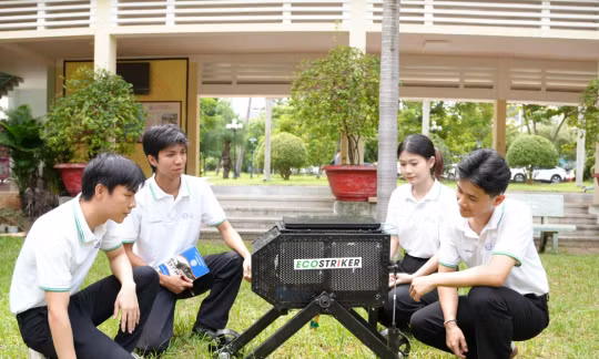 Dự án Robot diệt cỏ bằng laser ECOSTRIKER của sinh viên Trường Đại học Sư phạm Kỹ thuật - Đại học Đà Nẵng.