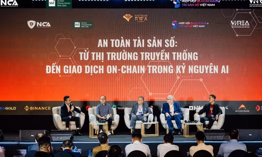 Các chuyên gia, đại diện cơ quan quản lý trao đổi tại Hội nghị Mã hóa tài sản thực Việt Nam 2026 (Vietnam RWA Summit 2026) - Ảnh: VGP