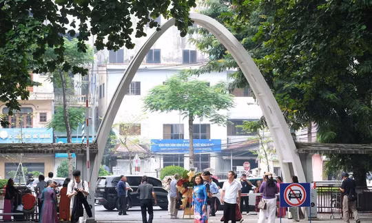 Cổng Parabol - biểu tượng của tinh thần đột phá, độc lập và vươn cao của Đại học Bách khoa Hà Nội - Ảnh: NGUYÊN BẢO