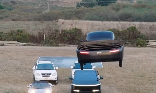 Xe bay Alef vượt qua chiếc Roadster đời cũ nhân kỷ niệm chuyến bay thứ 1.000. Video: Alef Aeronautics