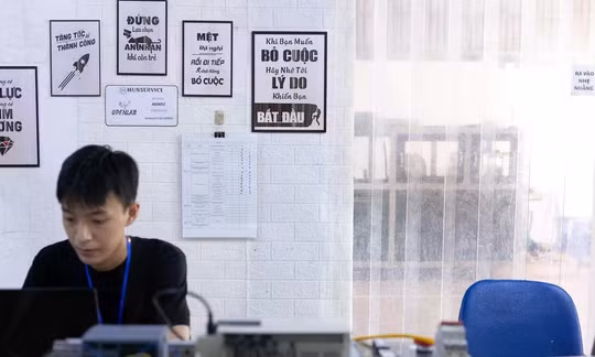 Nghịch lý cử nhân bằng Giỏi chật vật tìm việc: Bảng điểm đẹp nhưng 'lệch pha' thực tế