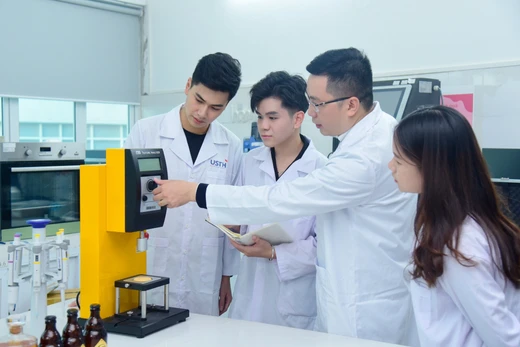 Các trường đại học đang đẩy mạnh đào tạo nhân lực trong các lĩnh vực công nghệ then chốt. Ảnh: USTH