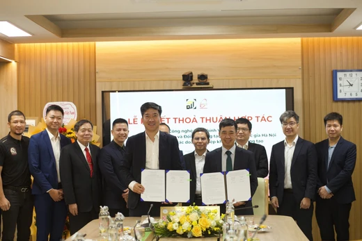 Lễ ký kết hợp tác giữa PTIT và Công viên Công nghệ cao và Đổi mới sáng tạo – ĐHQGHN. Ảnh: PTIT