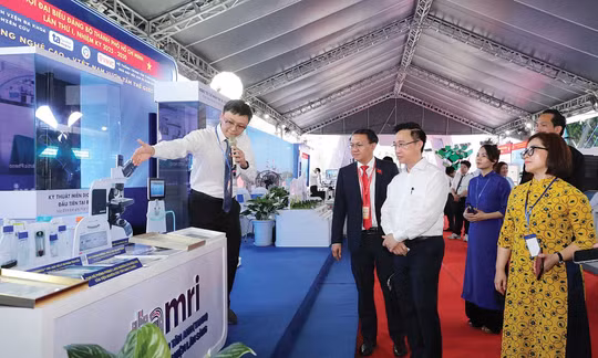 PHÁT TRIỂN Y - SINH HỌC TIÊN TIẾN