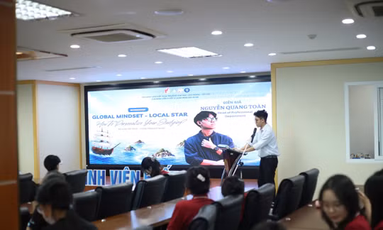  TALK SHOW “ỨNG DỤNG AI TRONG VIỆC HỌC TIẾNG ANH” 