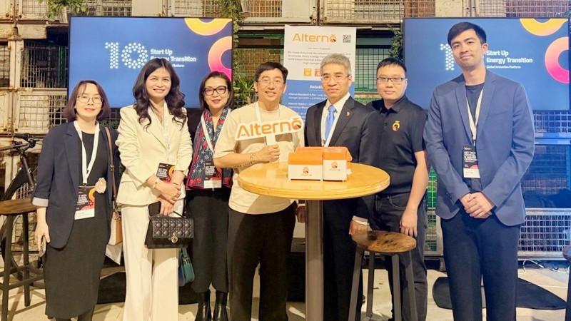 Đại sứ Việt Nam tại Đức chúc mừng đội ngũ Alternō lọt vào Top 3 SET Award 2026 tại Berlin