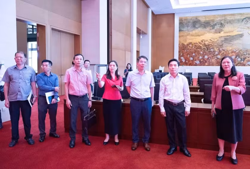 Phó Chủ tịch Quốc hội Nguyễn Doãn Anh kiểm tra công tác chuẩn bị cho Diễn đàn. (Ảnh: Khắc Phục)