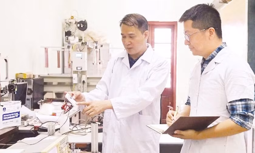 Thực nghiệm vận hành máy phát điện nano ma sát.