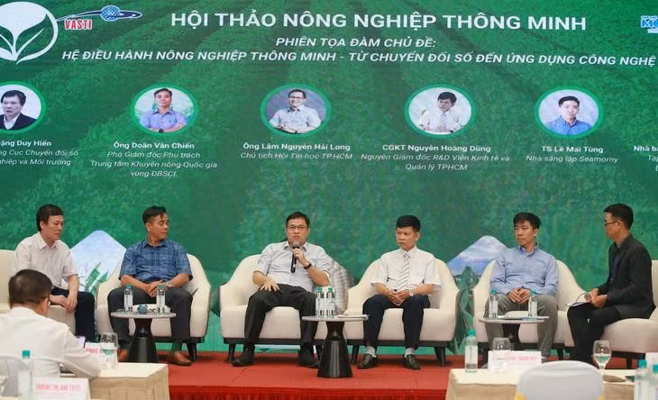 Các chuyên gia chia sẻ tại hội thảo "Nông nghiệp thông minh" - Ảnh: Q.A.