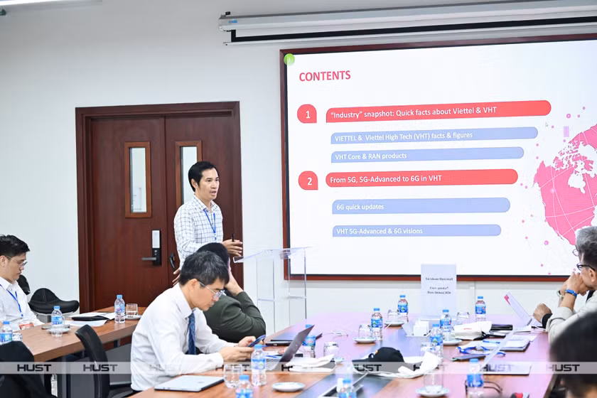 Ông Trần Văn Tùng - Kỹ sư trưởng Tổng Công ty Công nghiệp Công nghệ cao Viettel (Viettel High Tech) trình bày về phát triển mạng lõi 5G và mạng RAN tại Viettel