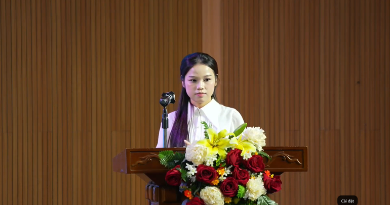 S inh viên Nguyễn Thuý Quỳnh, Khoa Tài chính công, Học viện Tài chính nêu sáng kiến bồi dưỡng năng lực dữ liệu, ứng dụng AI và lan tỏa văn hóa đổi mới sáng tạo trong sinh viên.