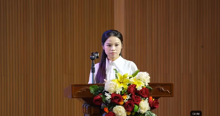 S inh viên Nguyễn Thuý Quỳnh, Khoa Tài chính công, Học viện Tài chính nêu sáng kiến bồi dưỡng năng lực dữ liệu, ứng dụng AI và lan tỏa văn hóa đổi mới sáng tạo trong sinh viên.