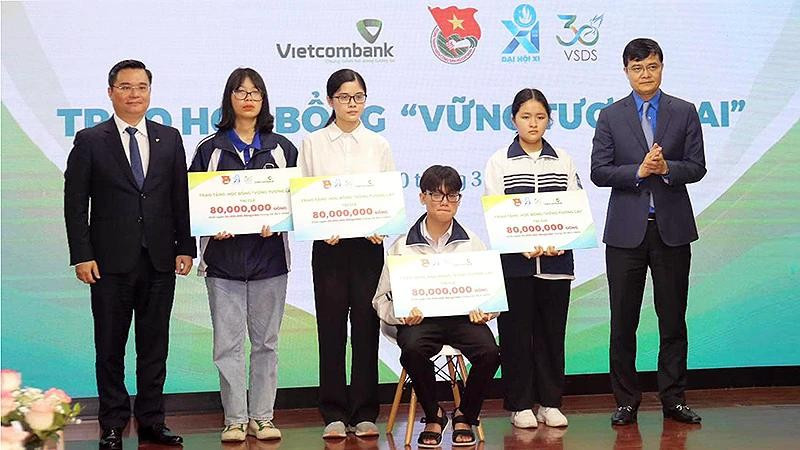 6 tỷ đồng học bổng và hành trình tiếp sức ước mơ vượt khó của sinh viên
