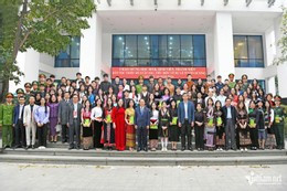 Học sinh, sinh viên, thanh niên dân tộc thiểu số xuất sắc, tiêu biểu tham dự Lễ Tuyên dương năm 2024. Ảnh: Hồng Phúc