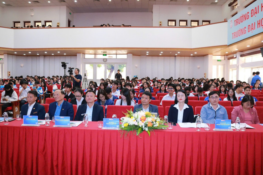 Hội thảo thu hút sự tham gia của đông đảo sinh viên.