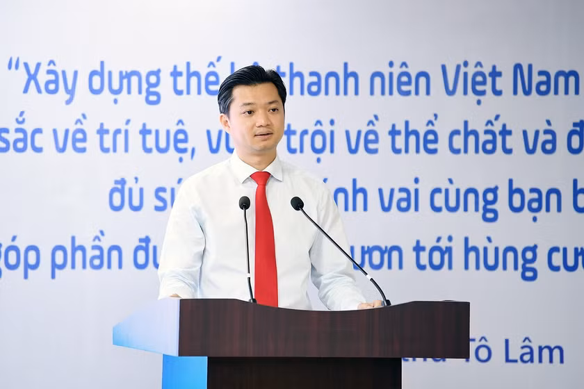 Anh Nguyễn Minh Triết - Bí thư T.Ư Đoàn, Chủ tịch T.Ư Hội Sinh viên Việt Nam phát biểu tại chương trình.