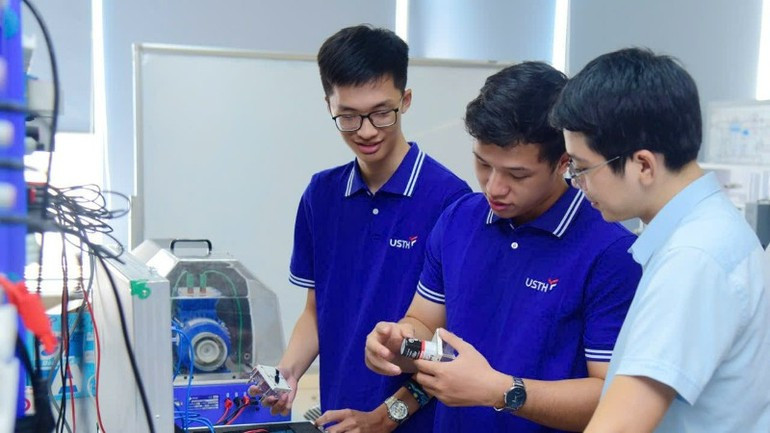 Sinh viên tham gia các tiết học tại Trường đại học Khoa học và Công nghệ Hà Nội (USTH). (Ảnh: TL)