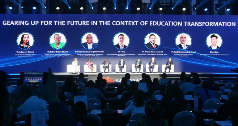 Diễn đàn cấp cao về vai trò của ICT trong thúc đẩy chuyển đối số giáo dục.