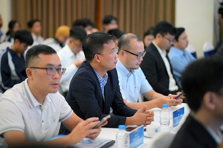 Các đại biểu tại hội thảo.