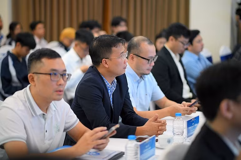 Các đại biểu tại hội thảo.