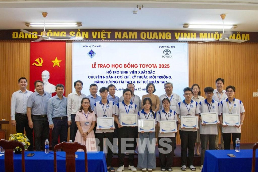 Toyota Việt Nam trao học bổng cho sinh viên xuất sắc các trường đại học ảnh 1
