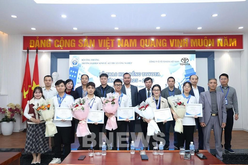 Toyota Việt Nam trao học bổng cho sinh viên xuất sắc các trường đại học năm 2025