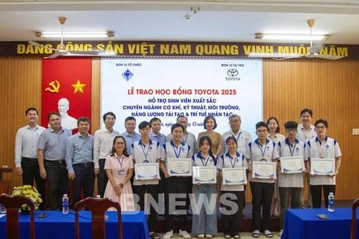 Toyota Việt Nam trao học bổng cho sinh viên xuất sắc các trường đại học