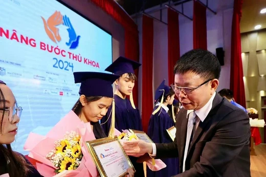 Báo Tiền Phong công bố danh sách ứng viên nhận học bổng 'Nâng bước thủ khoa' năm 2025