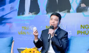 Ông Trần Vân Nam, Phó Hiệu trưởng Trường Cao đẳng FPT Polytechnic khẳng định chip bán dẫn và AI là 'bệ phóng' sự nghiệp hàng đầu cho thế hệ trẻ tại Workshop "AI & Chip Bán dẫn - Nền tảng tương lai thông minh".