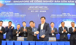 Lễ ký kết Biên bản ghi nhớ hợp tác (MOU) giữa QTSC và Hiệp hội Công nghiệp Bán dẫn Singapore (SSIA) - Ảnh: VGP/LA
