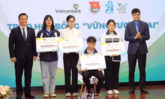 6 tỷ đồng học bổng và hành trình tiếp sức ước mơ vượt khó của sinh viên