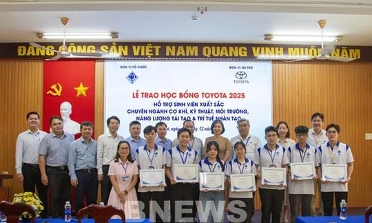 Toyota Việt Nam trao học bổng cho sinh viên xuất sắc các trường đại học