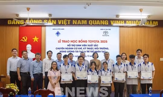 Toyota Việt Nam trao học bổng cho sinh viên xuất sắc các trường đại học