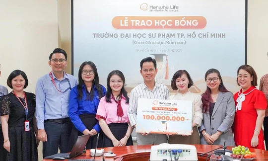Hanwha Life trao 100 triệu học bổng cho Đại học Sư phạm TP HCM