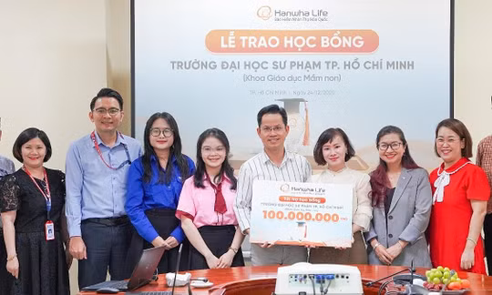 Hanwha Life trao 100 triệu học bổng cho Đại học Sư phạm TP HCM