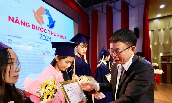 Báo Tiền Phong công bố danh sách ứng viên nhận học bổng 'Nâng bước thủ khoa' năm 2025