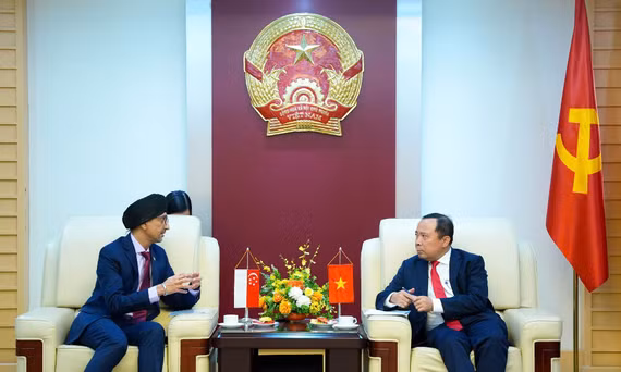 Bộ trưởng Vũ Hải Quân và ông Rajpal Singh tại buổi tiếp.