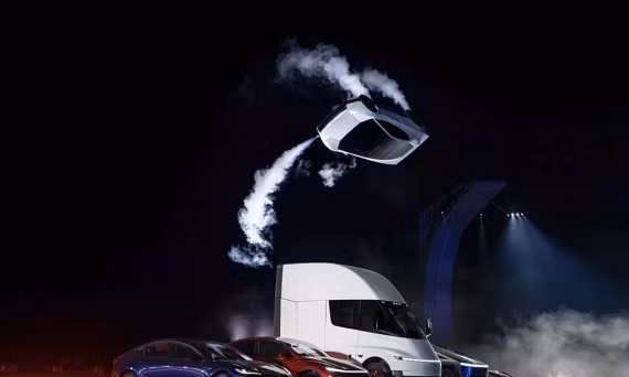 Màn ra mắt đầy ngoạn mục của xe bay Roadster. Ảnh: Tesla