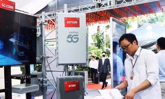 Một trạm 5G Make in Viet Nam được trưng bày tại sự kiện Ngày Khoa học và Công nghệ 2025. Ảnh: Anh Dũng