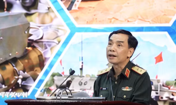 Trung tướng Lê Minh Thái, Giám đốc Học viện Kỹ thuật quân sự, phát biểu tại hội thảo. (Ảnh: Hiền Hạnh/TTXVN)
