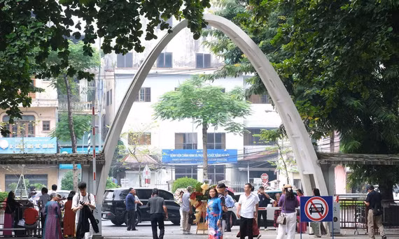 Cổng Parabol - biểu tượng của tinh thần đột phá, độc lập và vươn cao của Đại học Bách khoa Hà Nội - Ảnh: NGUYÊN BẢO