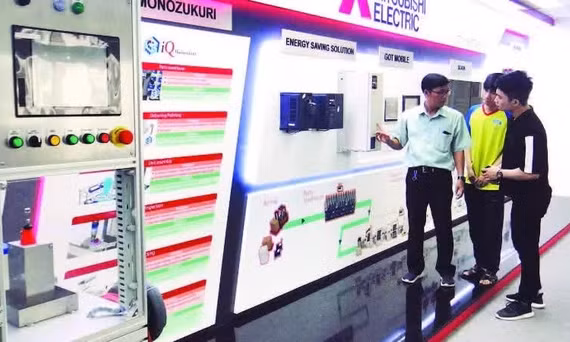 Đào tạo nguồn nhân lực chất lượng cao tại Khu công nghệ cao Thành phố Hồ Chí Minh.