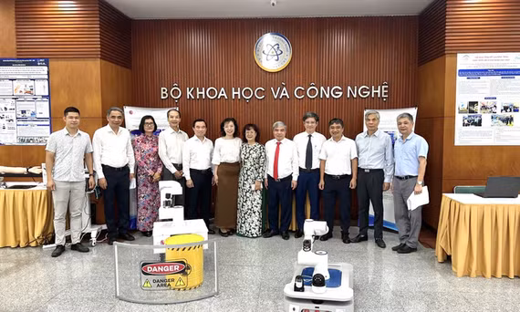 Định hướng phát triển vật lý gắn với công nghệ chiến lược và nghiên cứu ứng dụng
