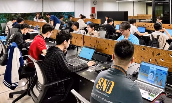 Sinh viên có thể tự đánh giá khả năng thích ứng với môi trường làm việc thực tế. Ảnh: FPT.
