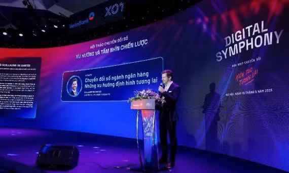 Chuyên gia Guillaume de Gantès trình bày keynote về chủ đề: “Chuyển đổi số ngành ngân hàng - Những xu hướng định hình tương lai”
