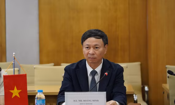 Thứ trưởng Bộ Khoa học và Công nghệ Hoàng Minh phát biểu tại Khóa họp.