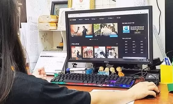 Ngày càng nhiều phim được phát hành trên không gian mạng. (Ảnh: ANH QUÂN)