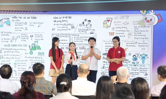 Chính các em thiếu niên cũng cần được trao quyền để chia sẻ trải nghiệm, phản ánh những vấn đề mình gặp phải trên không gian mạng và tham gia xây dựng giải pháp - Ảnh: NCA
